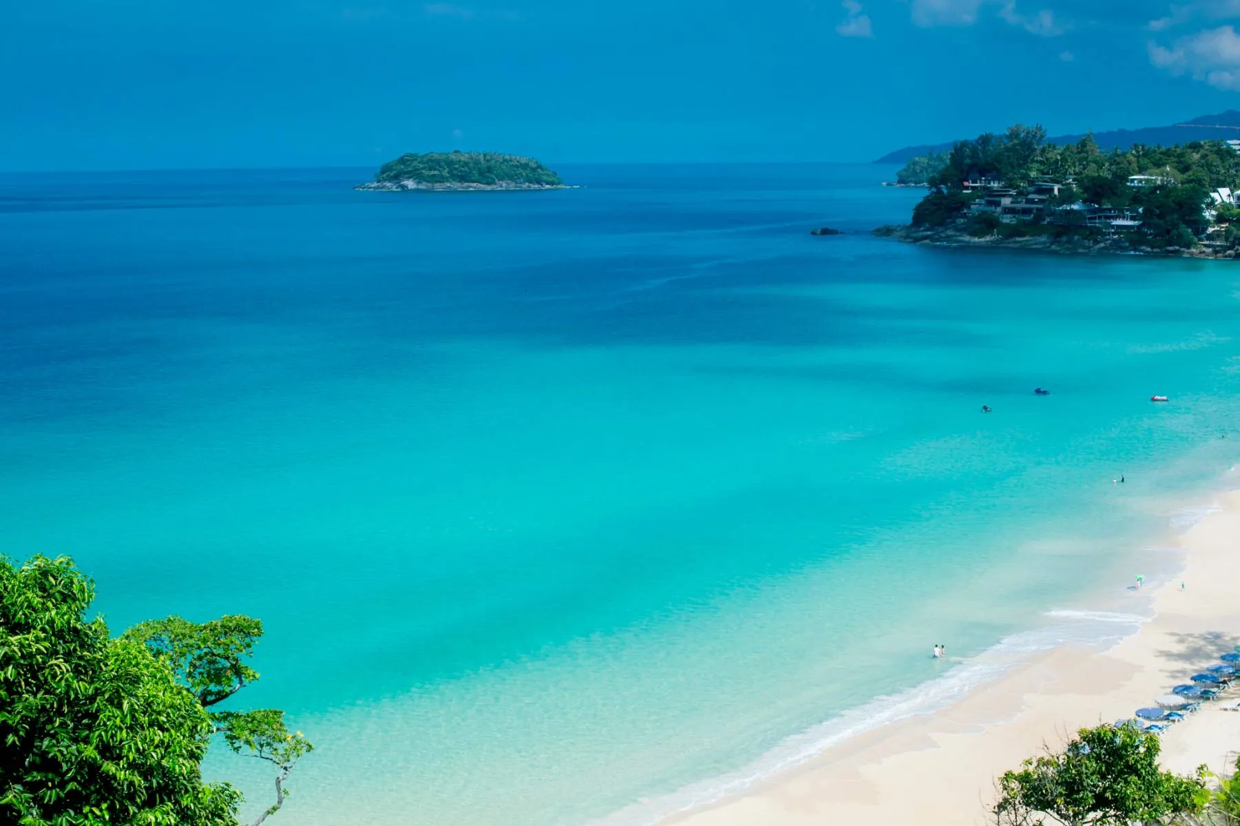 The turquoise water and sand of Kata Noi