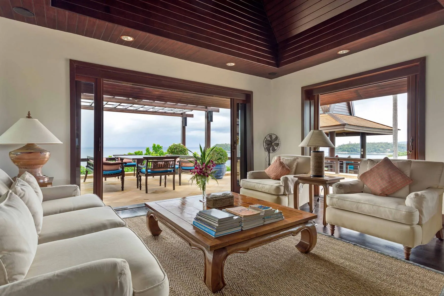 The living room opening onto the terrace and the sea